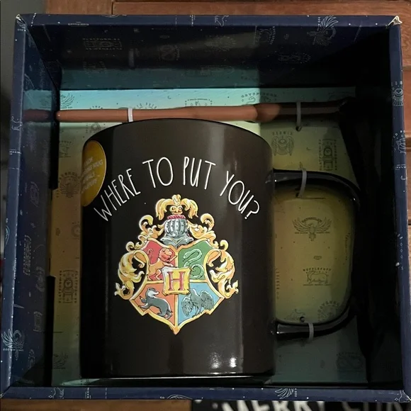 Rae Dunn Harry Potter Hogwarts Mug Color Changing Hufflepuff - Picture 1 of 2